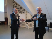 Puheenjohtajan vaihdos.