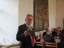 Kirja ja kirjoittaja.