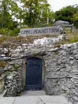 Lummelundan luolien sisäänkäynti.